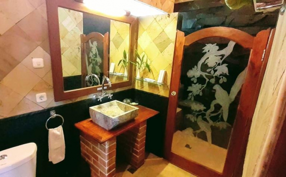 Bathroom di Villa Sumbing Indah