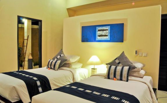 guest room twin bed di Villa Tresna