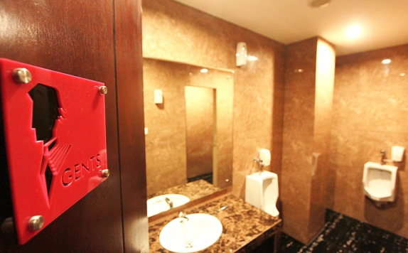 Bathroom di Viva Front One Hotel Kediri