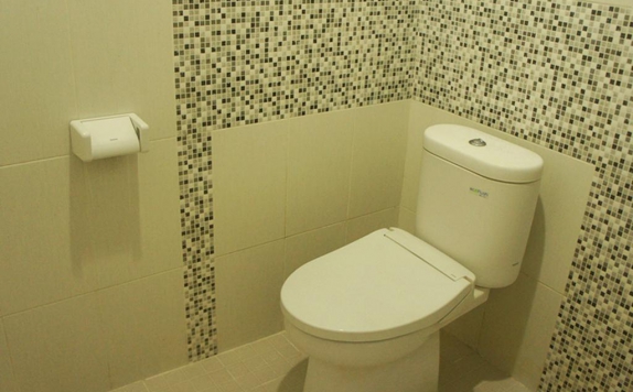 Tampilan Bathroom Hotel di Wana Kubu Homestay