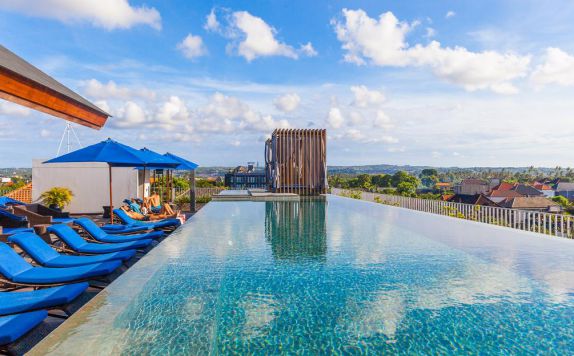 swimming pool di Watermark Hotel & Spa Bali