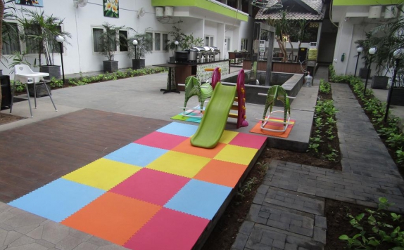 fasilitas play kids di Whiz Prime Darmo Harapan Surabaya