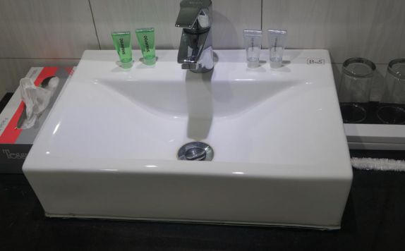 bathroom di Win Grand Hotel Bekasi