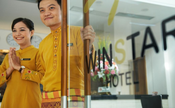 Receptionist di Winstar Hotel Pekanbaru