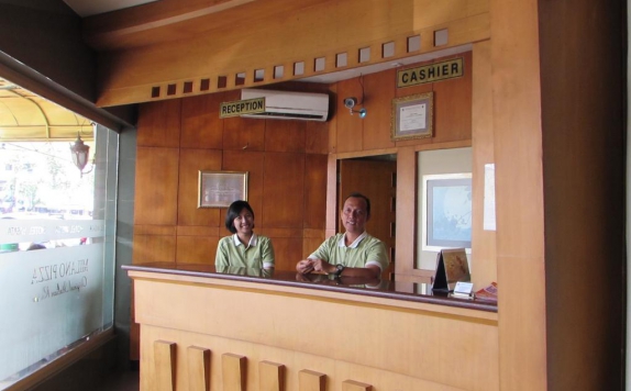 Resepsionis di Wisata Hotel Triniti Palembang