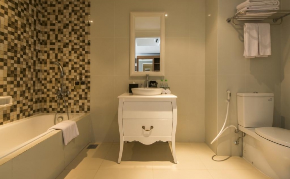 Bathroom di Yan's House Hotel Bali