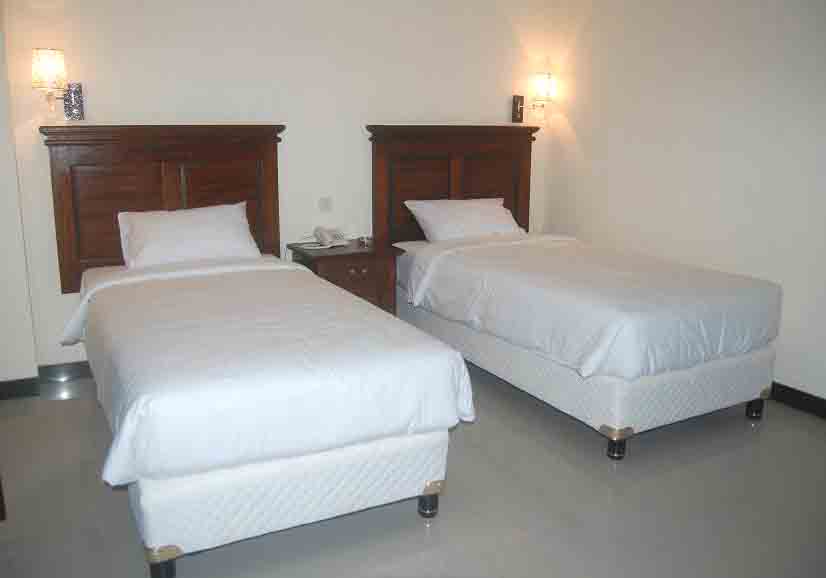 Twin Bed di Yusro Hotel