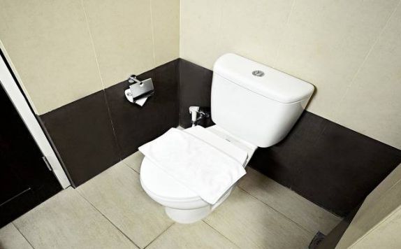 Bathroom di ZEN Premium Menteng Gondangdia