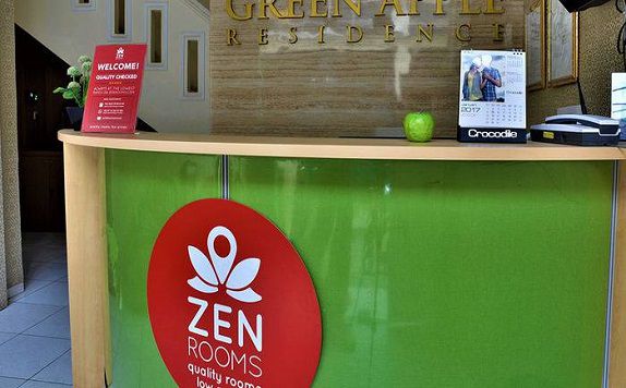 Resepsionis di ZEN Rooms Kampung Bali Tanah Abang (ZEN Rooms Green Apple)