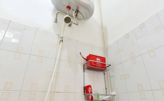 Shower di ZEN Rooms Karet Tengsin