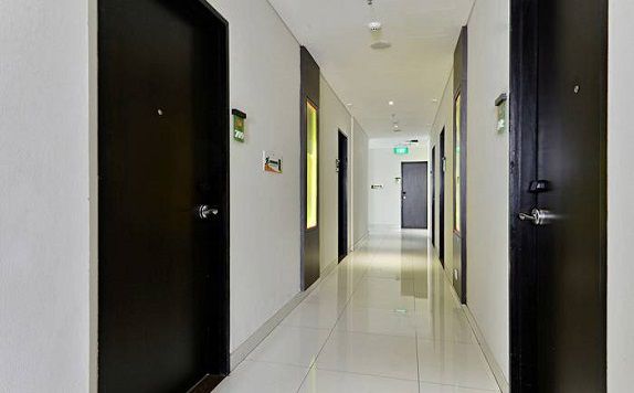 Corridor di ZEN Rooms Soepomo 100