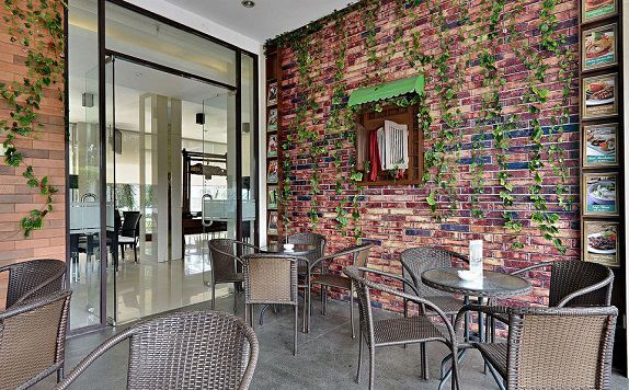 Cafe di ZEN Rooms Tangerang Binong