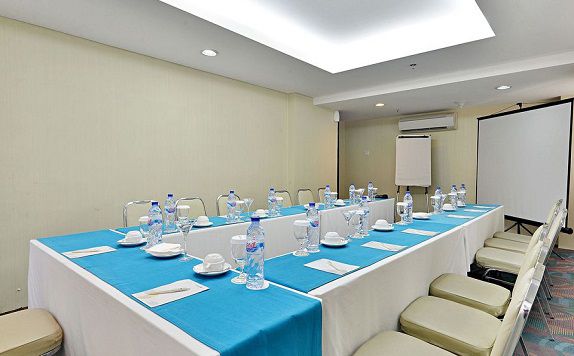 Meeting Room di ZEN Rooms Tangerang Binong