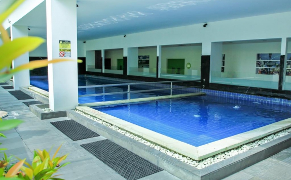 Swiming Pool di Zest Hotel Yogyakarta